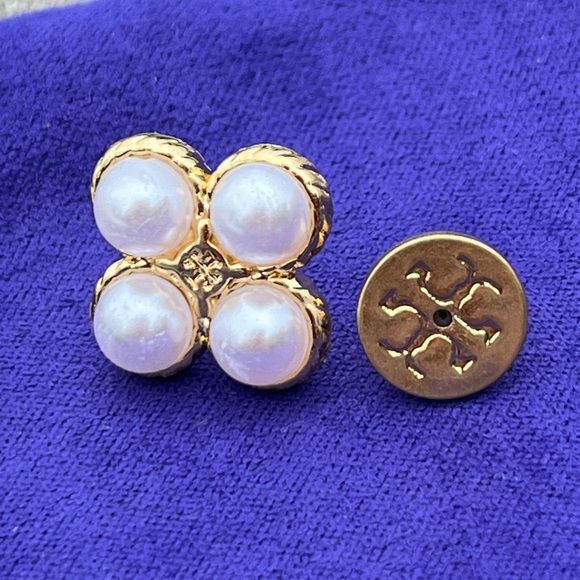 NWOT Tory Burch Pearl Cluster Stud Earrings - Picture 6 of 6